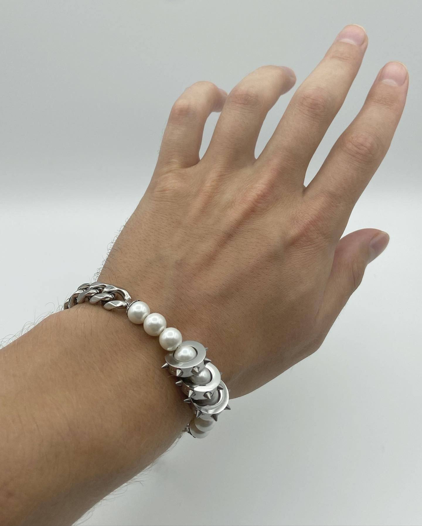 Micro spike pearl bracelet | RARE-ROMANCE™