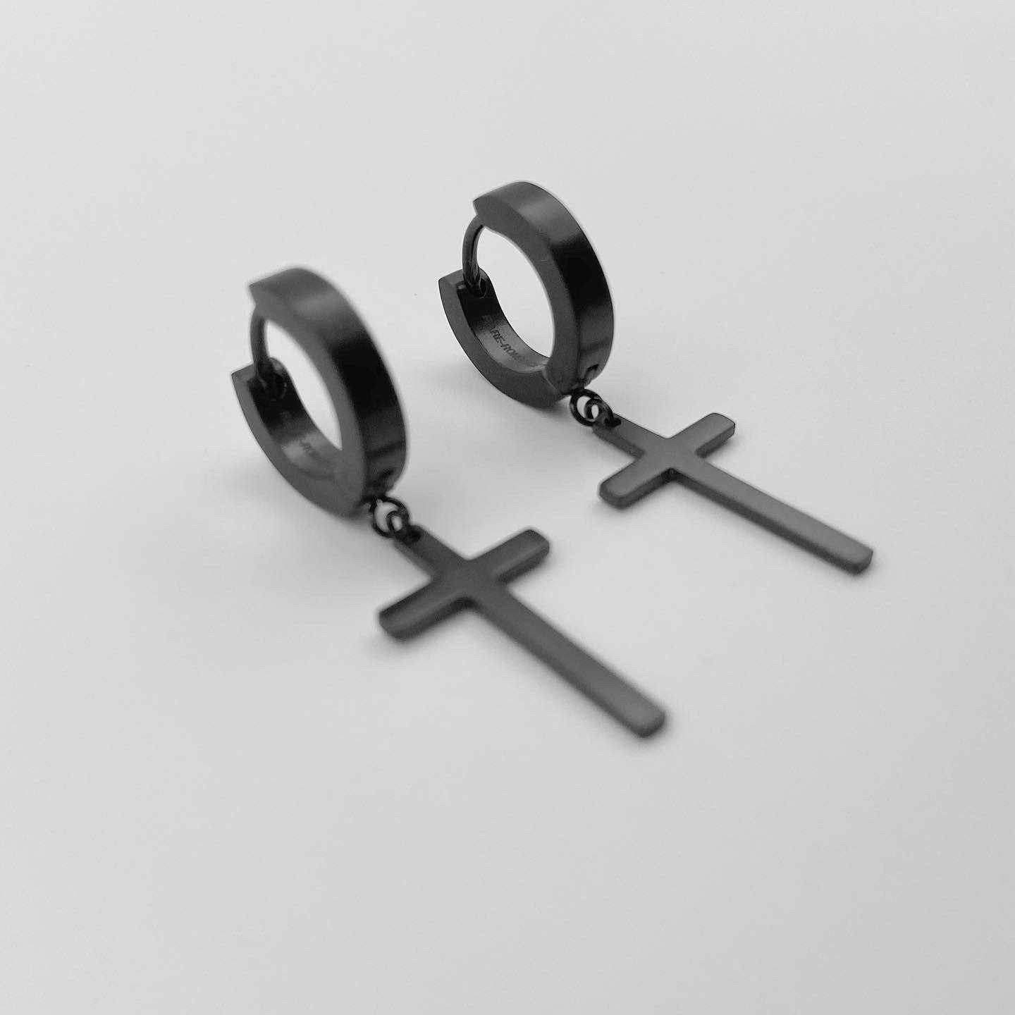 日本未発売 RAREROMANCE Strikethrough Cross Earring ペア Strikethrough Cross earring | RARE-ROMANCE™